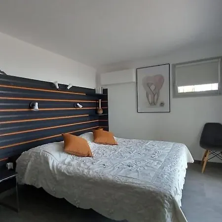 Rez De Vue Et Sa Piscine Privative A Debordement Saint-Peïre-sur-Mer