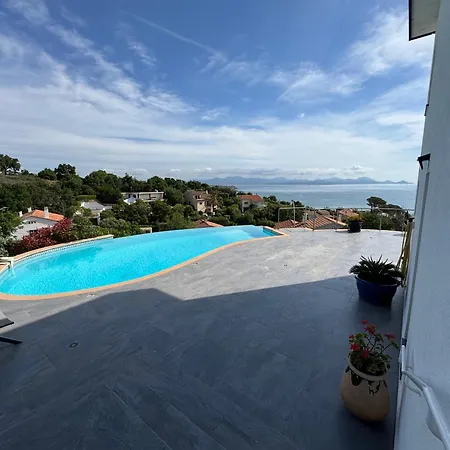 Rez De Vue Et Sa Piscine Privative A Debordement